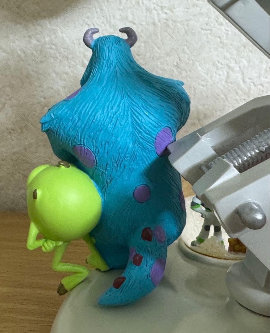 ディズニーパークス ピクサー キャラクター スノーグローブ