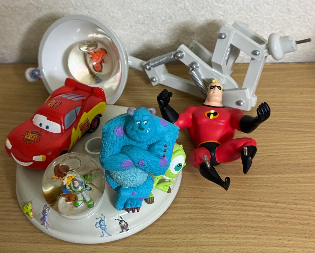 ディズニーパークス ピクサー キャラクター スノーグローブ