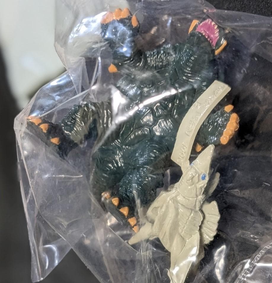 ガメラ３限定版バトルダメージ＆イリス（海洋堂）未開封フィギュア＋食玩＋トレカ