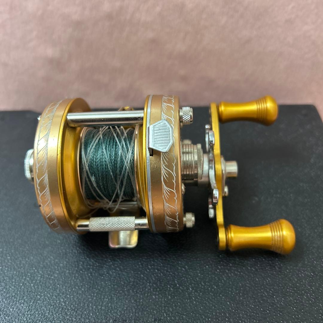 ８日（日）まで出品五十鈴BC600 ベイトリール ゴールド　彫刻加工　メンテ済