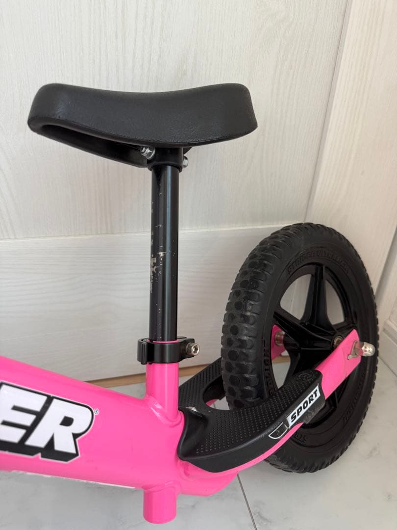 STRIDER バランスバイク ピンク　持ち運びカバー付き