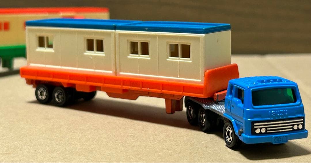 ロングトミカ いすゞ V12 ハウストレーラー 青ヘッド