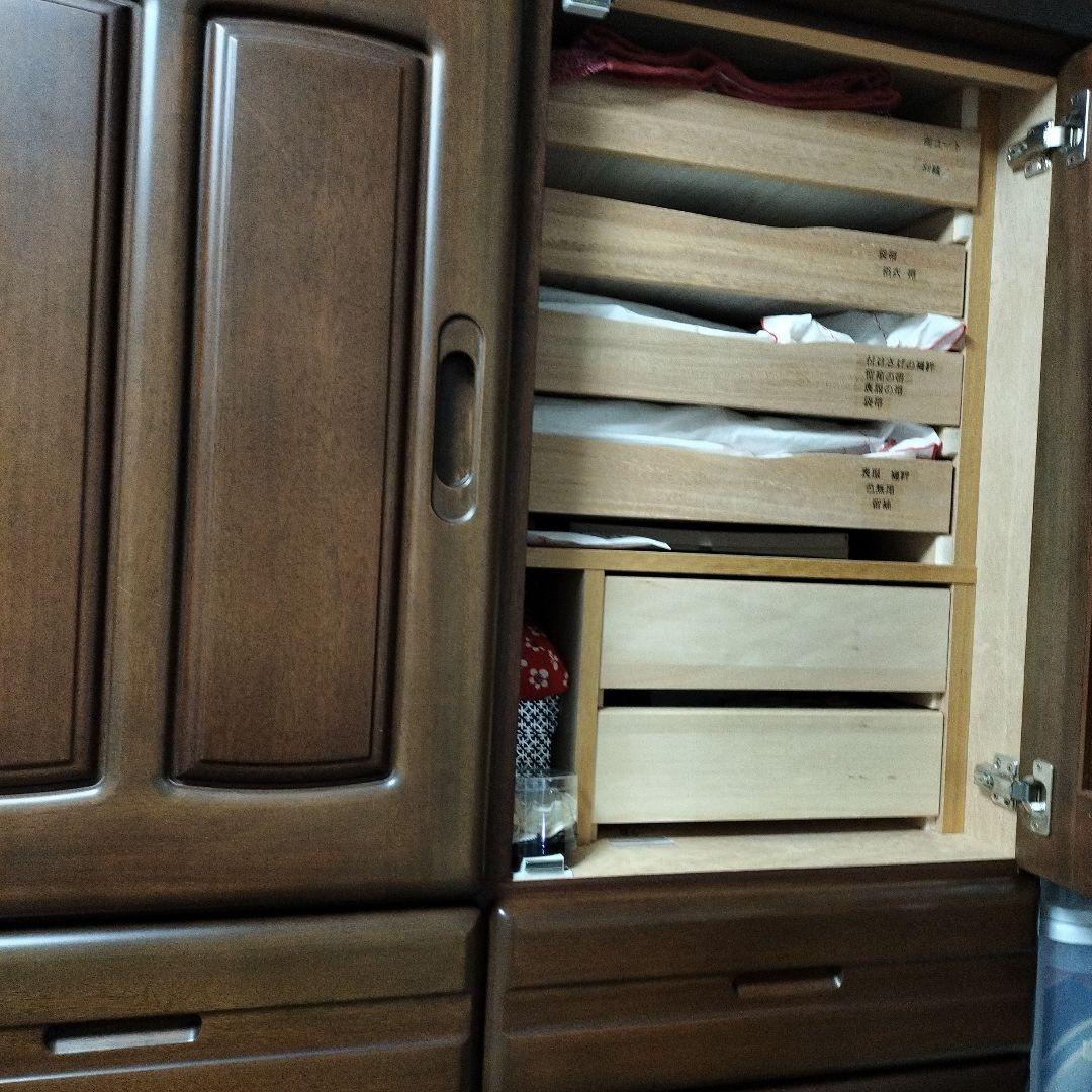 ダークブラウン木製和箪笥　 2扉8引き出し　（上部）引出し下1段　開き部分