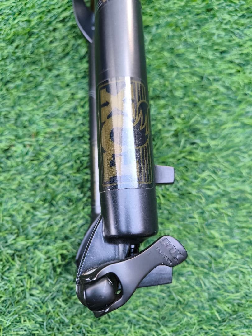 Fox 32 エアサスペンションフォーク Kashima Coat