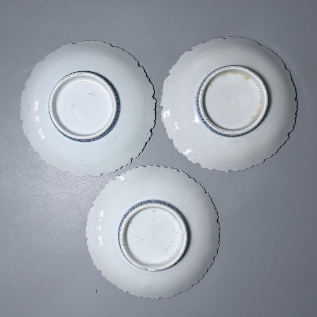 後期鍋島　染付蝶文牡丹形皿　1830-1870　「将軍家への献上鍋島」　同手掲載