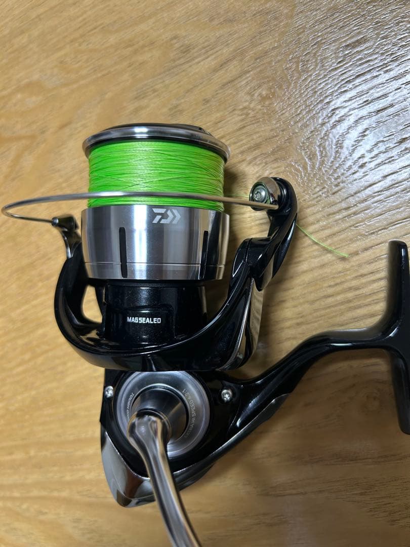 【美品】ダイワ　23レグザ　LT4000-CXH スピニングリール　ライン付き