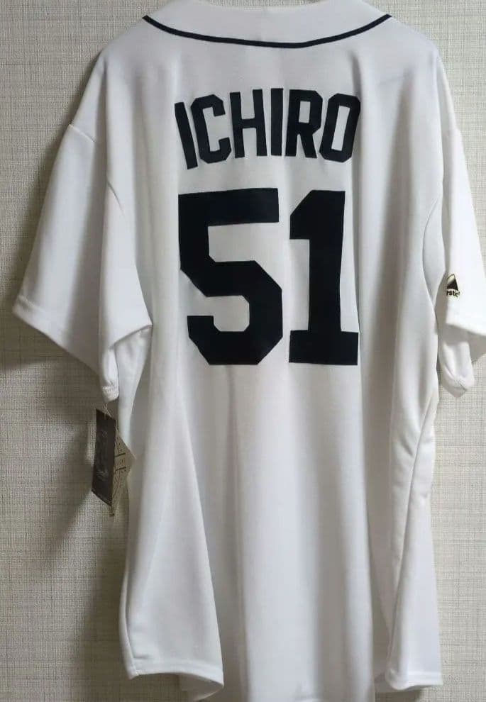 MARINERS ICHIRO 51 ホワイトユニフォームとTシャツ