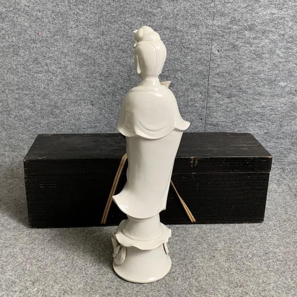 白磁蓮上観音立像箱付き [B29455]