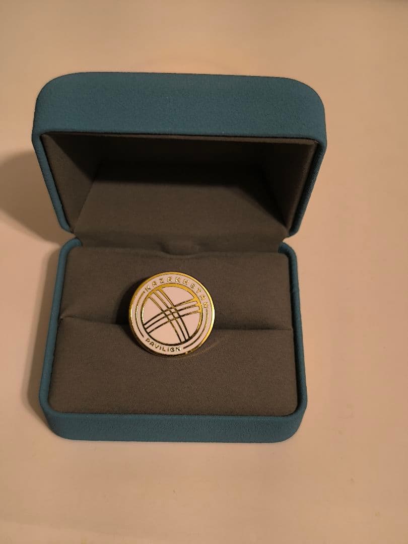 万博カザフスタンパビリオン ピンバッジ　現在市場ではほぼ入手不可能