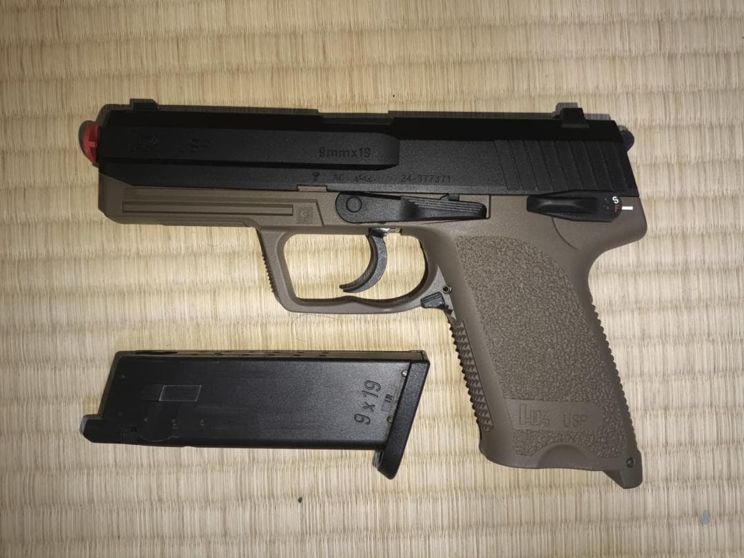 東京マルイ フルサイズUSP カスタム（マガジン1本、ホルスター付き）