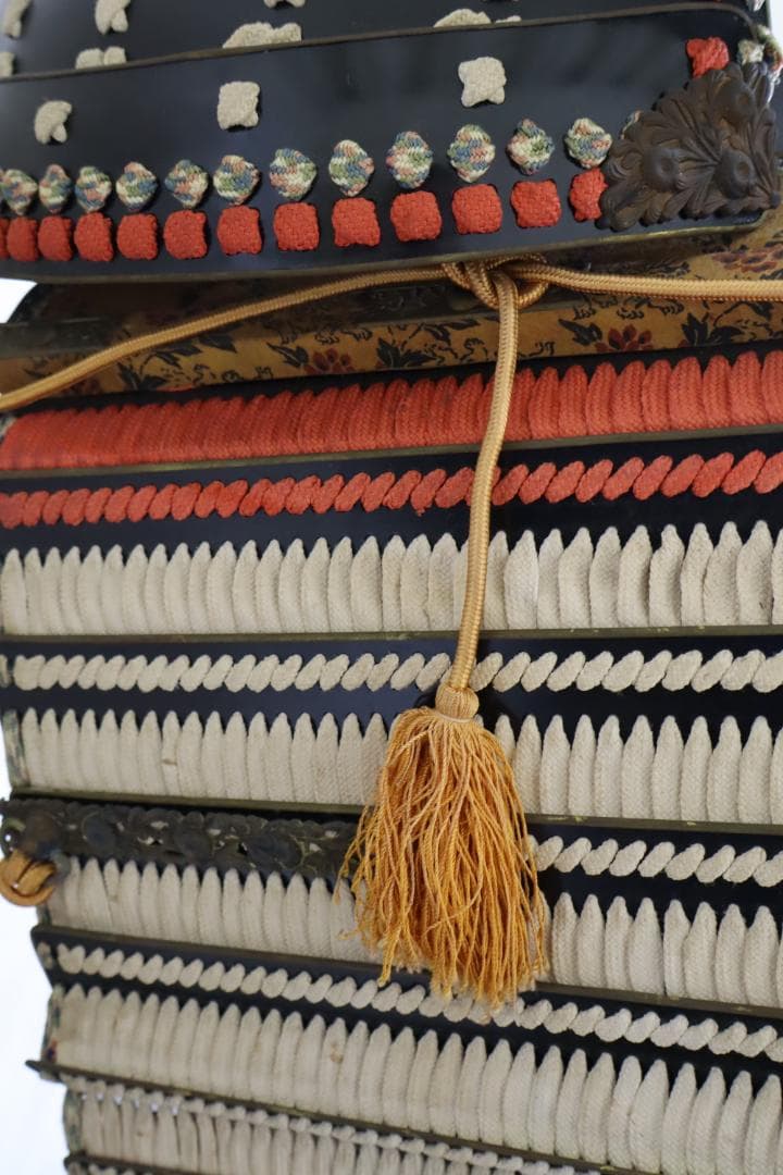 大人が着用出来る本格的な日本の武士甲冑一式（飾り鎧・美術品）　等身大　甲冑