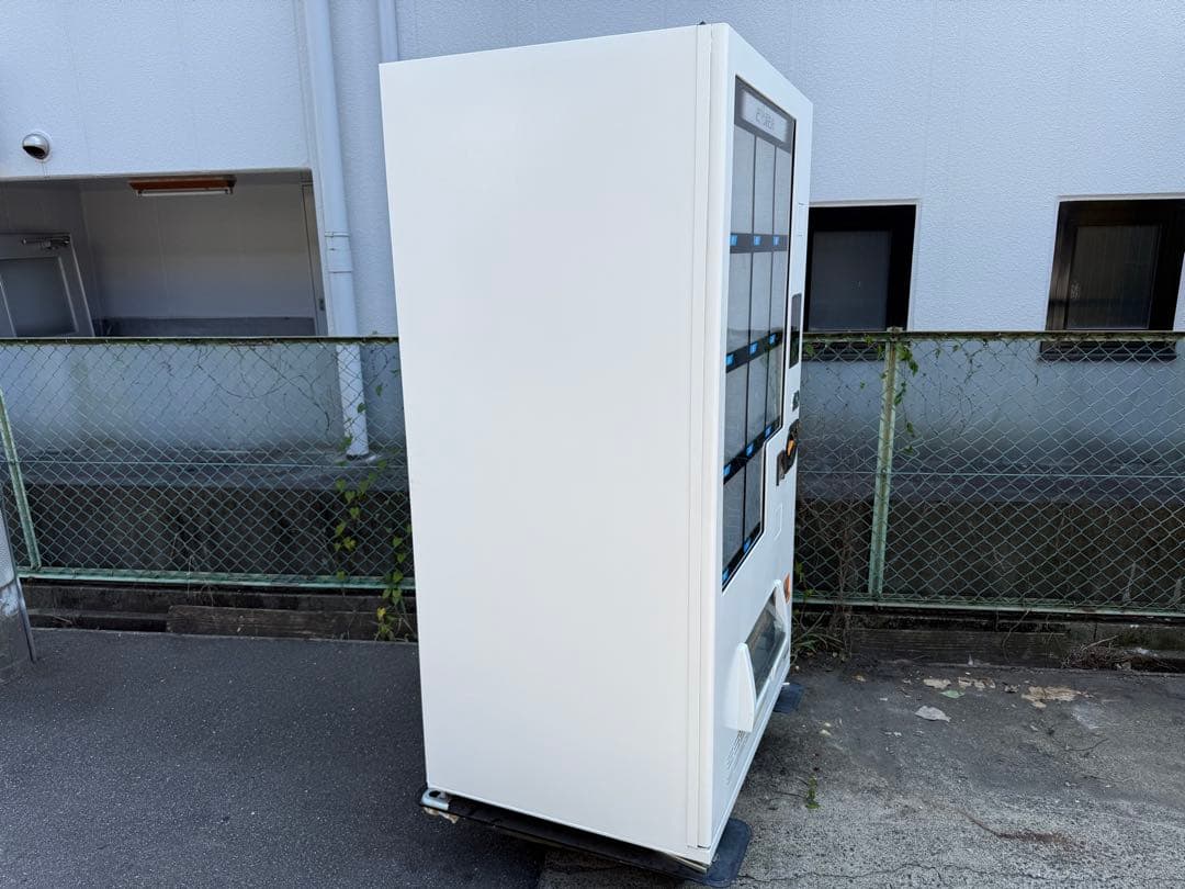 サンデン　ど冷えもん　冷凍自動販売機　新紙幣　新５００円対応　２０２２年製