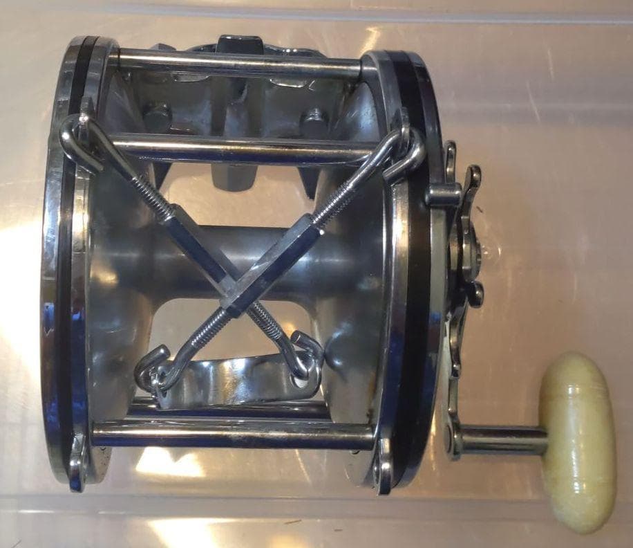 リール e511022SENATOR 10/0116A