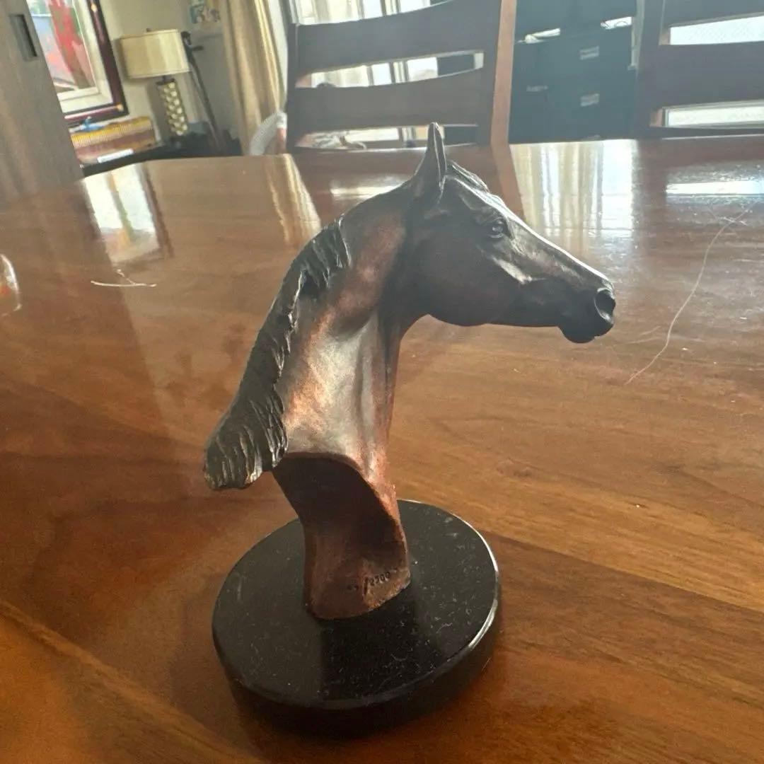 K. Cantarella Thoroughbred 馬の彫刻