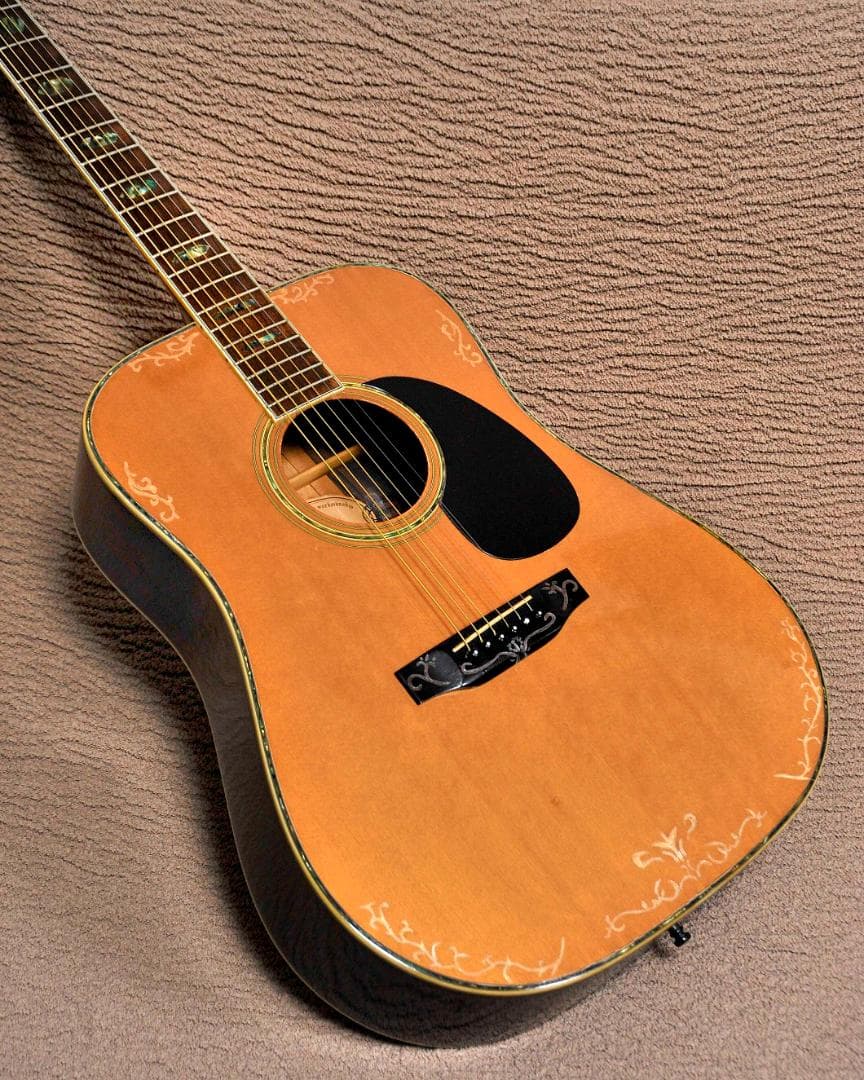 ★MORRIS Wシリーズの華やかな場面で演出を高める【彫刻装飾ギター】