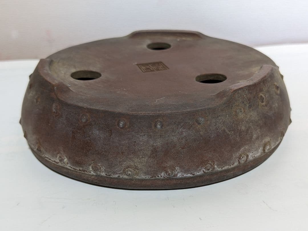 ♦中国古美術品 宜興窯賓山倣古 紫砂 紫泥 鋲打ち丸形三足ミニ盆栽鉢古玩 骨董品