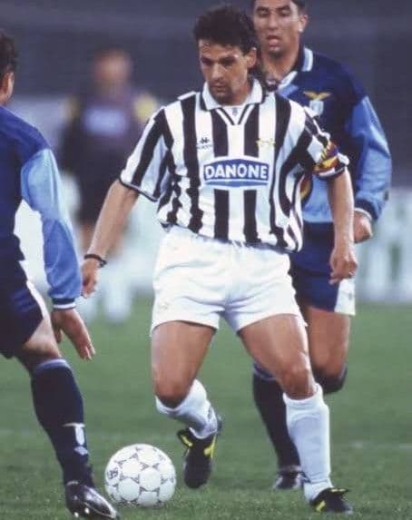 【匿名配送】【入手困難】ユベントス　白　黒　ユーべ　デルピエロ　バッジオ　カッパ