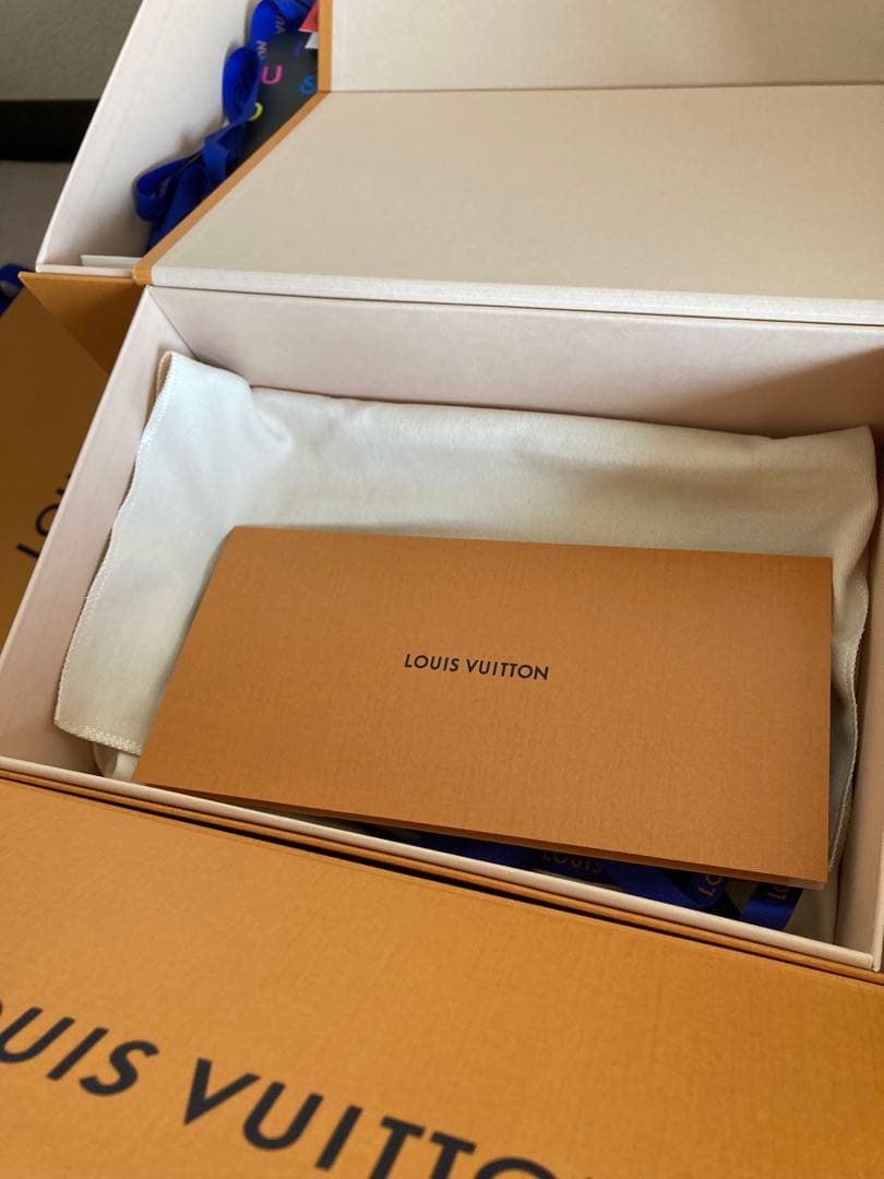 ルイ・ヴィトン空箱　ショップ袋　リボン