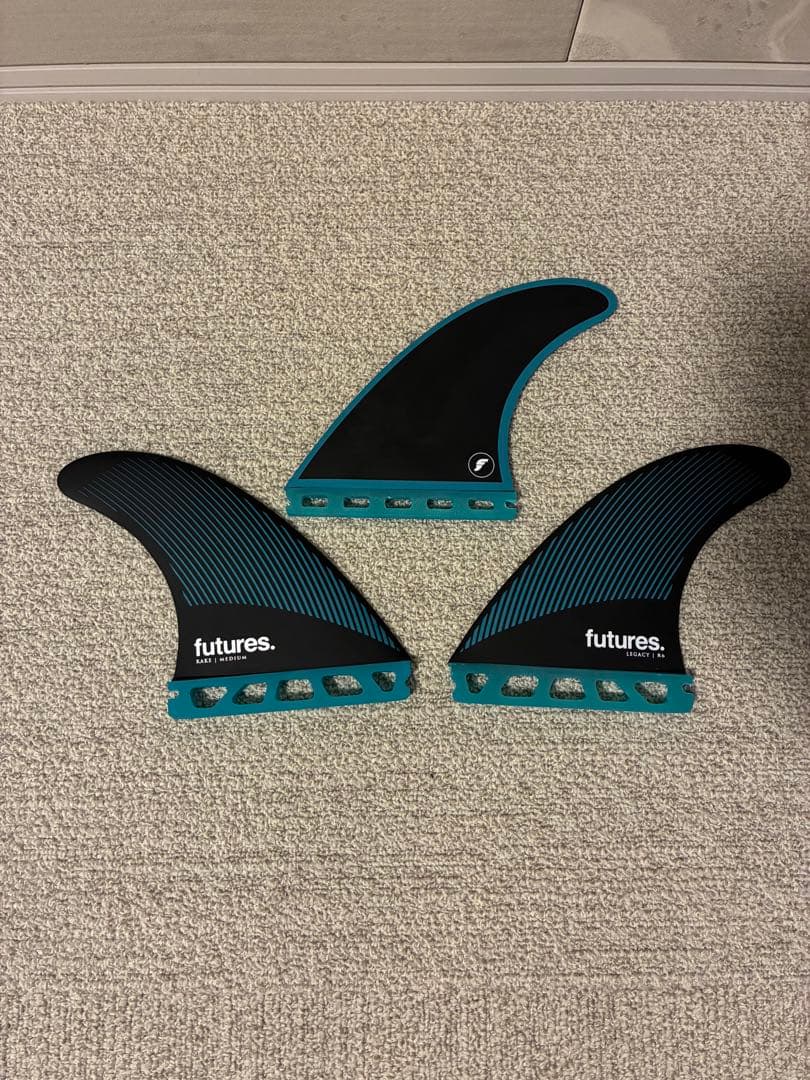 futures フィン　LEGACY R4 Mサイズ