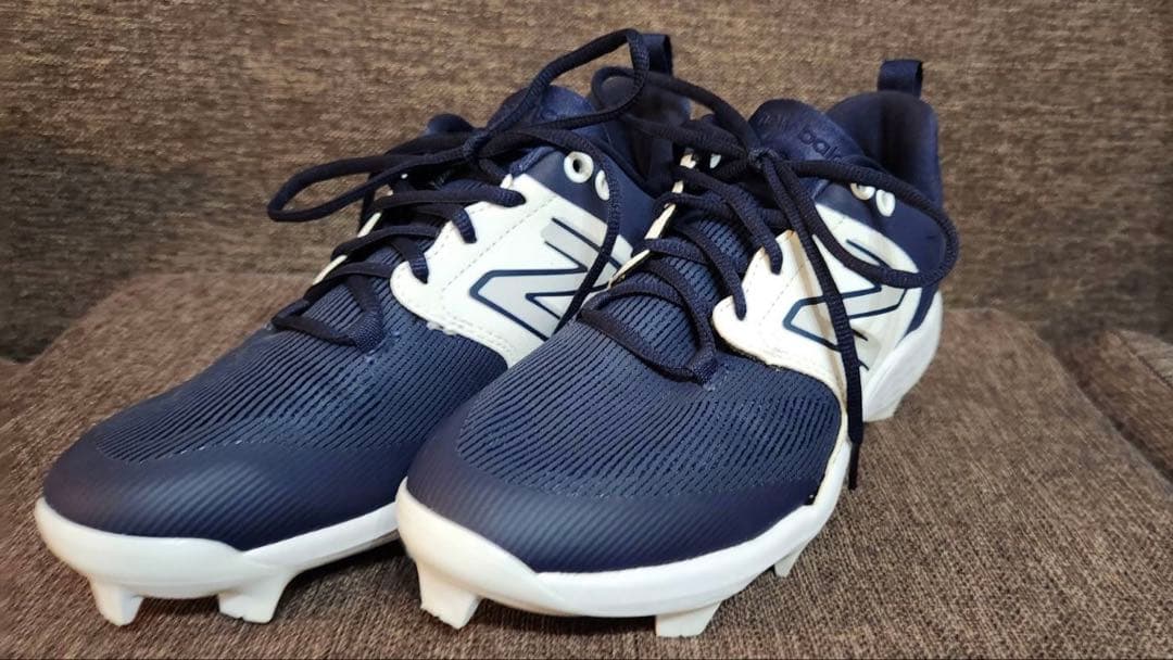 New Balance ネイビー スパイクシューズ