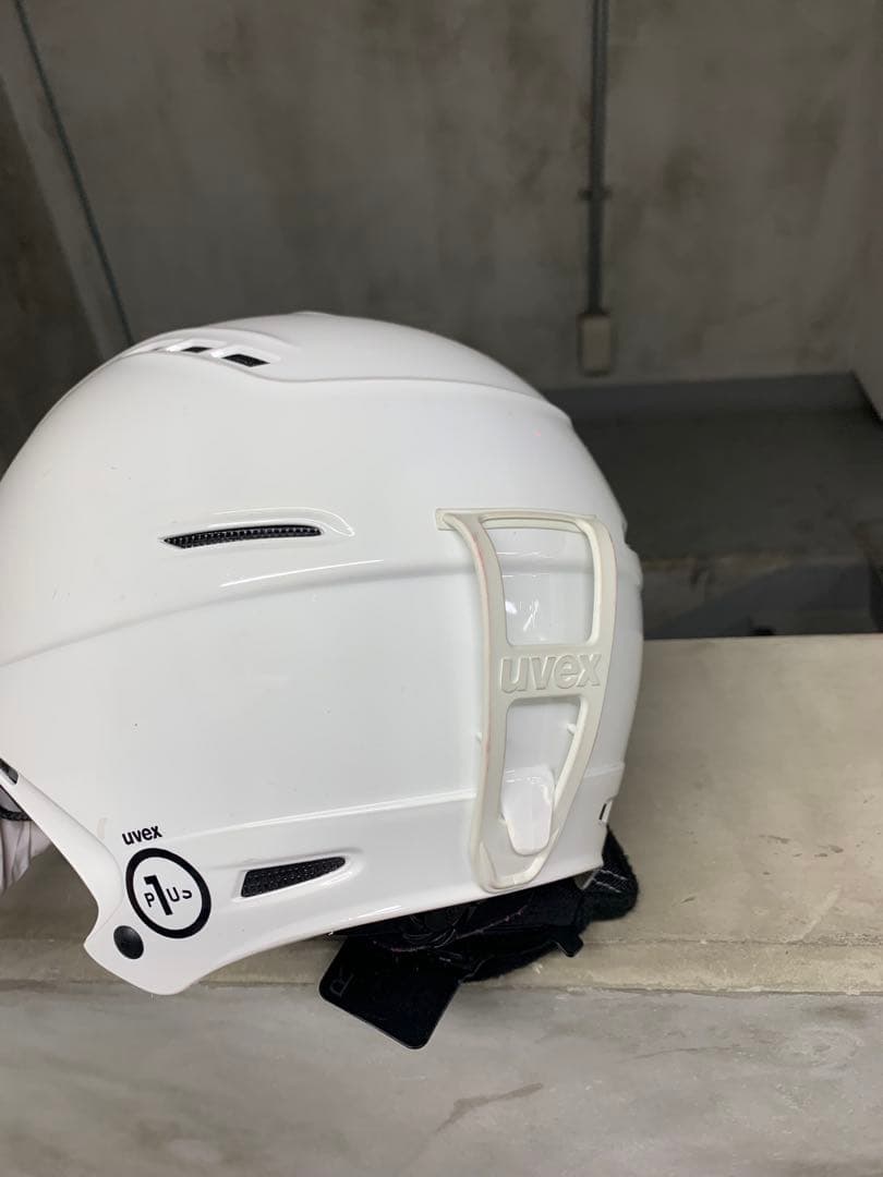 uvex ホワイト ヘルメット 通気孔付き