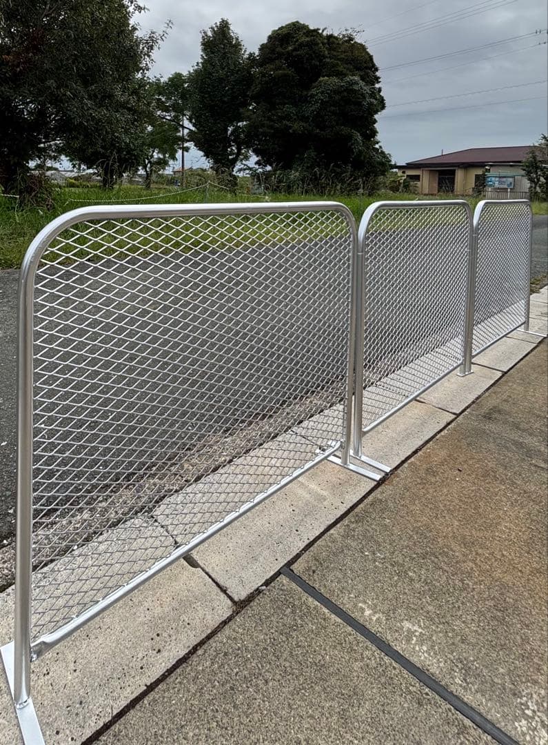 ワンちゃんの脱走防止に自立式 ペットバリケード 1200×600