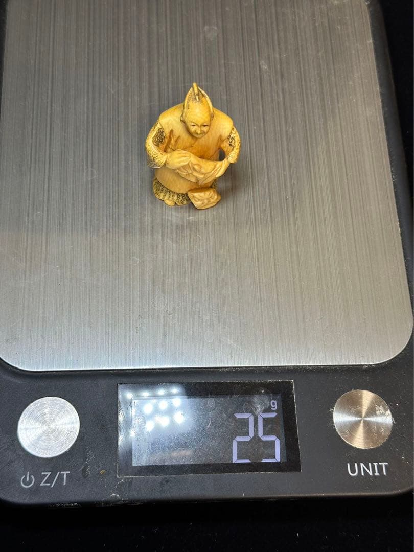 極上　根付　天然素材　彫刻 置物　細密細工　骨董　アンティーク