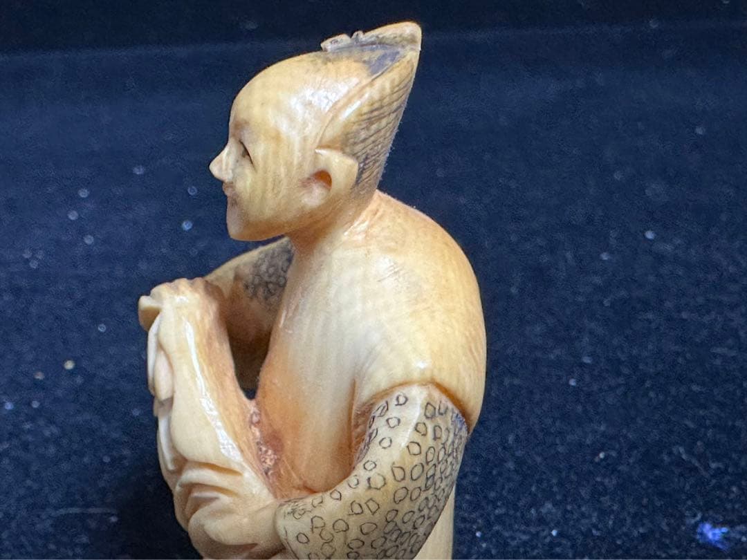 極上　根付　天然素材　彫刻 置物　細密細工　骨董　アンティーク