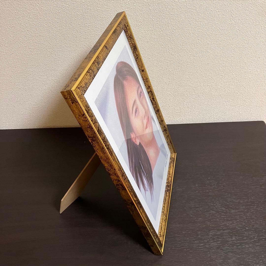 女優画29 額装品　額縁寸法32.7cm×24.0cm　カラー着色　定款付