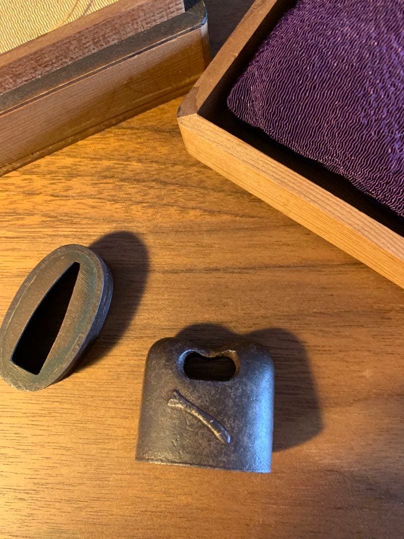 幕末の志士が愛用した刀の拵で使われた野晒図の縁頭