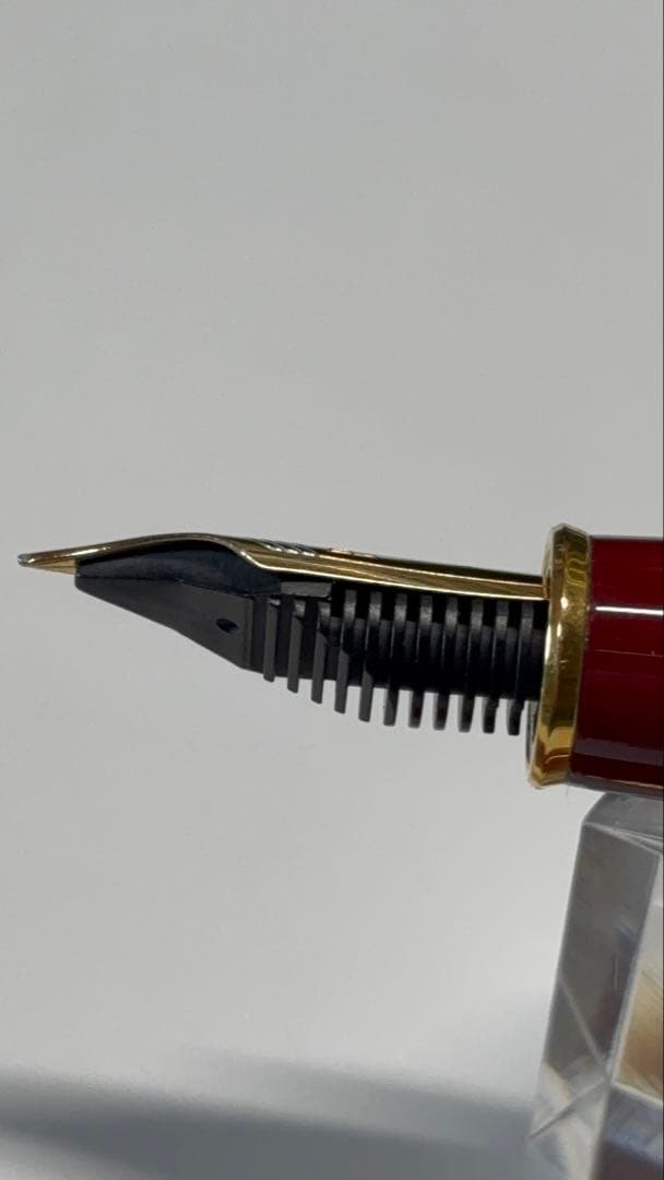 プラチナ万年筆プレジデント赤細字