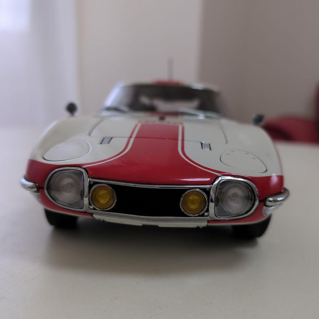 オートアート、トヨタ2000GT、2台セット　1/18ミニカー