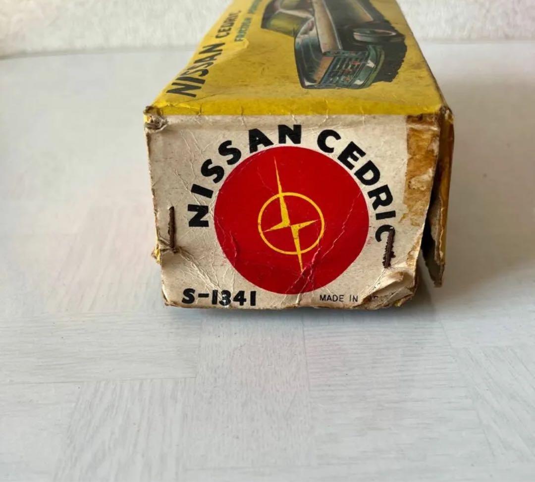 SSSインターナショナル商事1/25スケール1960年セドリック中サイズブリキ製