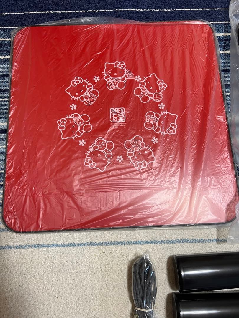 新品未使用　サンリオ　SANRIO ハローキティ 限定品　コタツ　テーブル