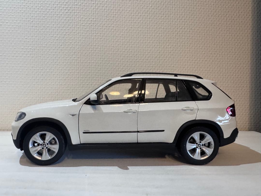  X5 1/18 ダイキャスト ホワイト