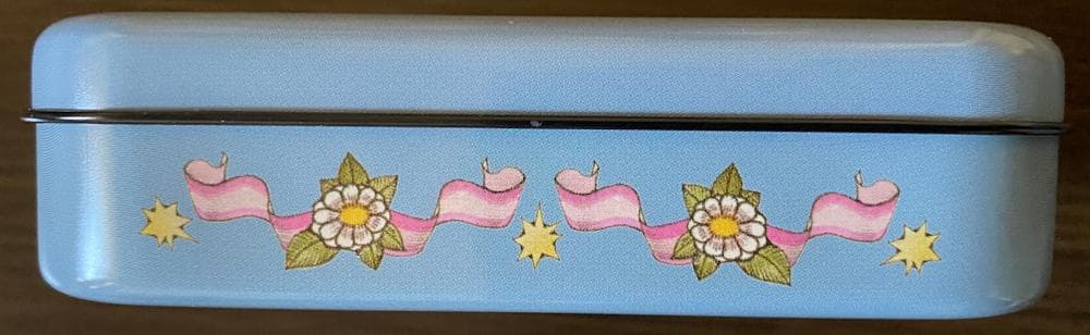 ディズニーストア　ヒグチユウコ　紅茶空き缶・プレート・ハンドクリームセット