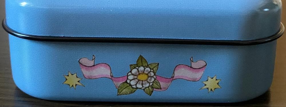 ディズニーストア　ヒグチユウコ　紅茶空き缶・プレート・ハンドクリームセット