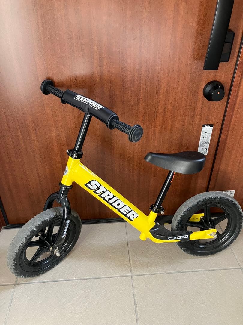 STRIDER バランスバイク イエロー 12インチ　箱付き
