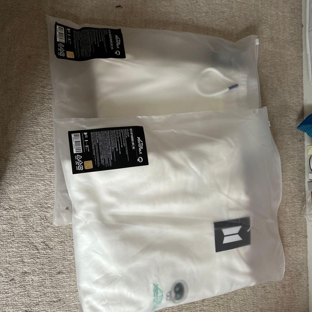 BTS JIN ウッドくん　フーディ上下セット