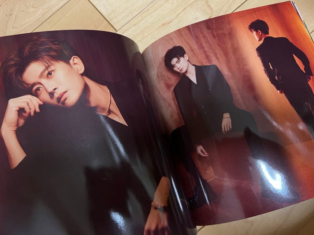 2024(一)アレン・レン（任嘉倫）個人写真集　正方形32p ALLEN写真集