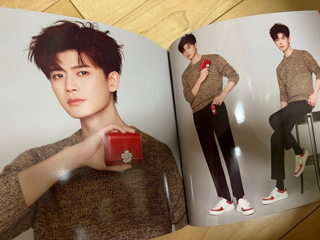 2024(一)アレン・レン（任嘉倫）個人写真集　正方形32p ALLEN写真集