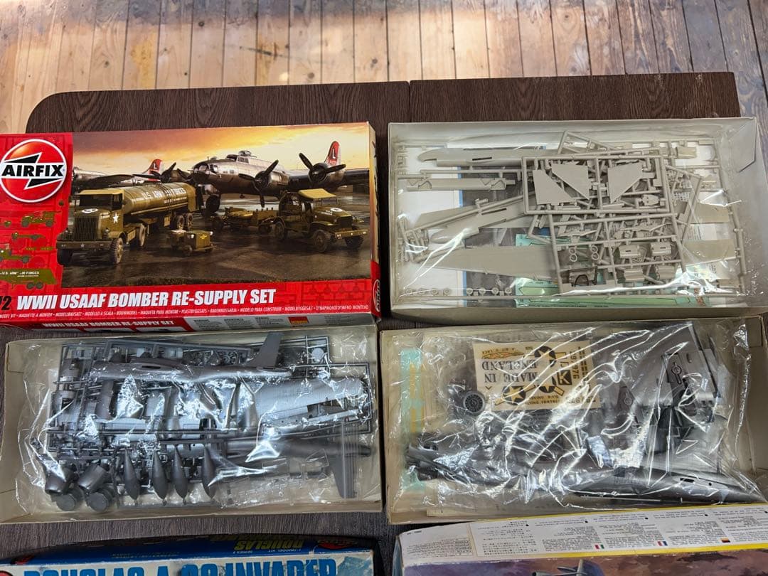 プラモデルセット 多様な戦闘機と戦車