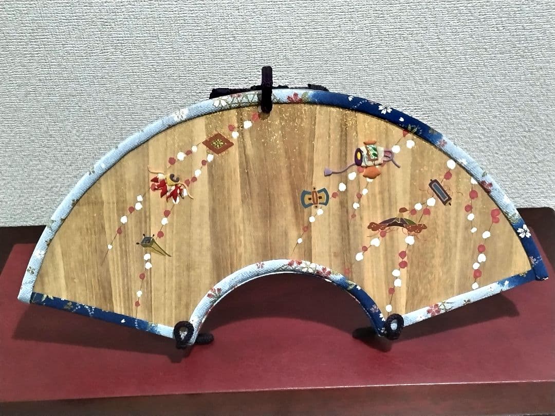 京都老舗店　宮脇賣扇庵　 神代杉扇型フレームちりめん押絵凧揚げ風景のオブジェ
