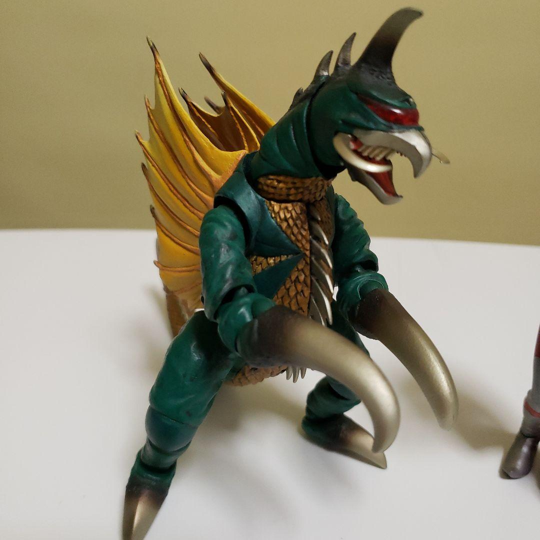 ウルトラマンフィギュア　ガイガン