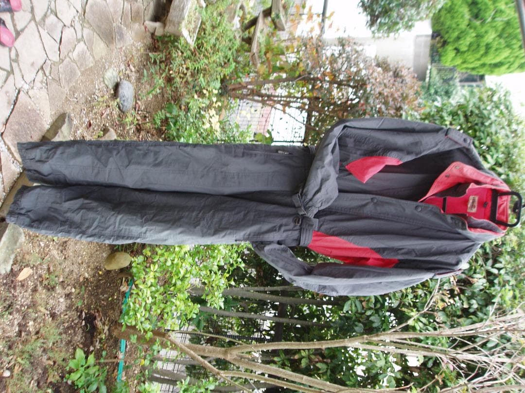 ellesse（エレッセ）スキー、スノボーウエアー　ペアー男L　女Ｍサイズ