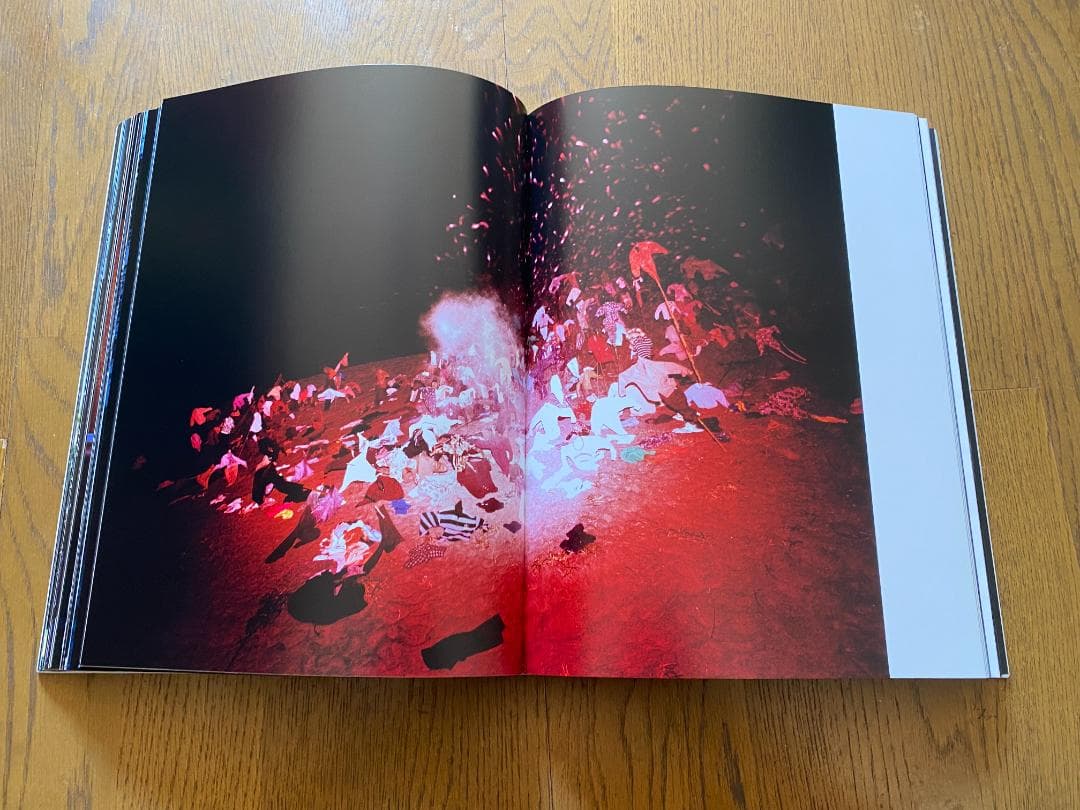 志賀理江子「螺旋海岸」直筆サイン 新品同様