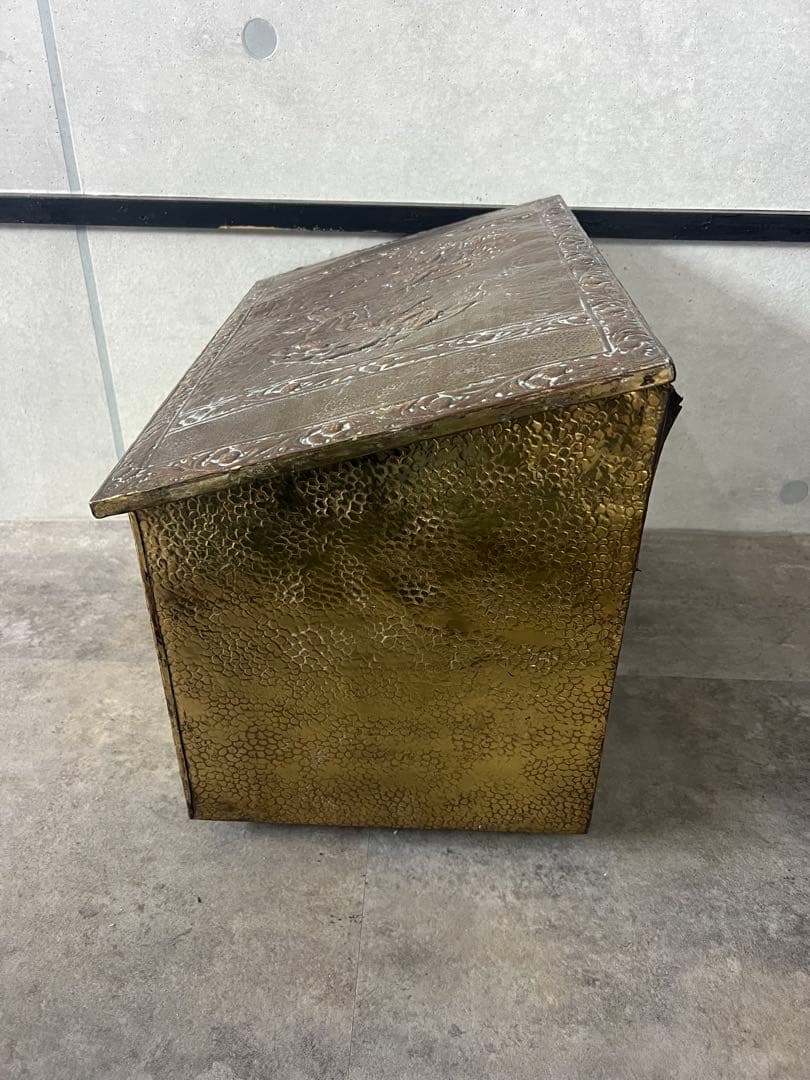 装飾的な銅属製収納ボックス