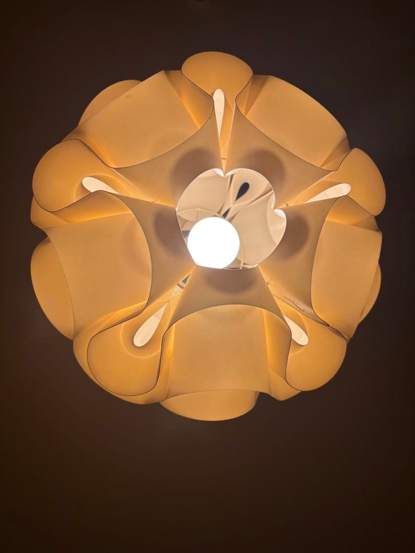 レクリント　照明 リモコンをお付けします。 暖色の電球を使っています。