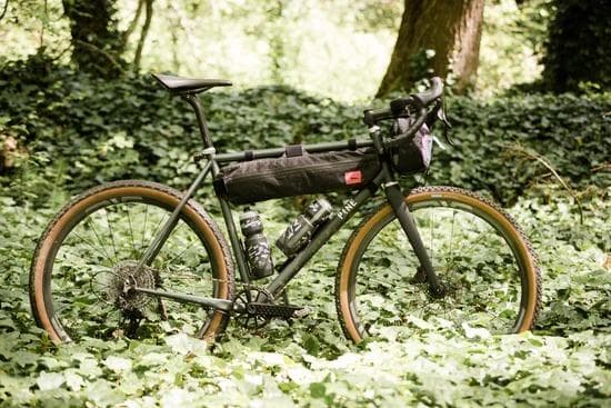 SWIFT INDUSTRIES ホールドファスト ハーフフレームバッグ M 黒