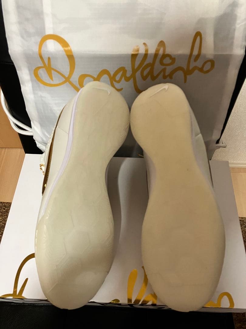 Ronaldinho × Nike Tiempo Legend 26cm